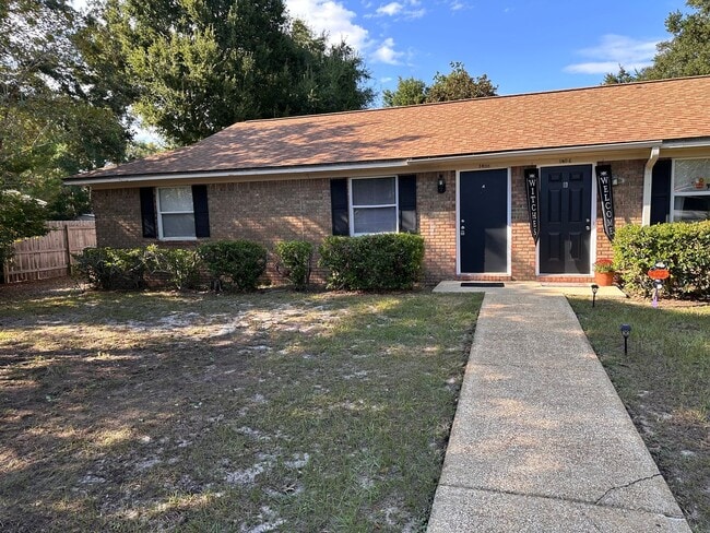 Building Photo - Gulf Breeze Apartment