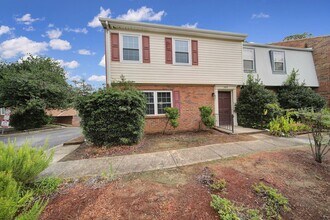 Building Photo - Lovely 3 Bed 2.5 Bath Home!