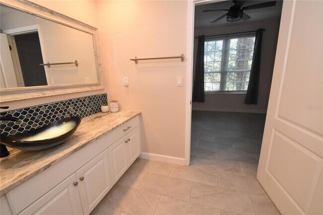 Building Photo - 4178 Central Sarasota Pkwy