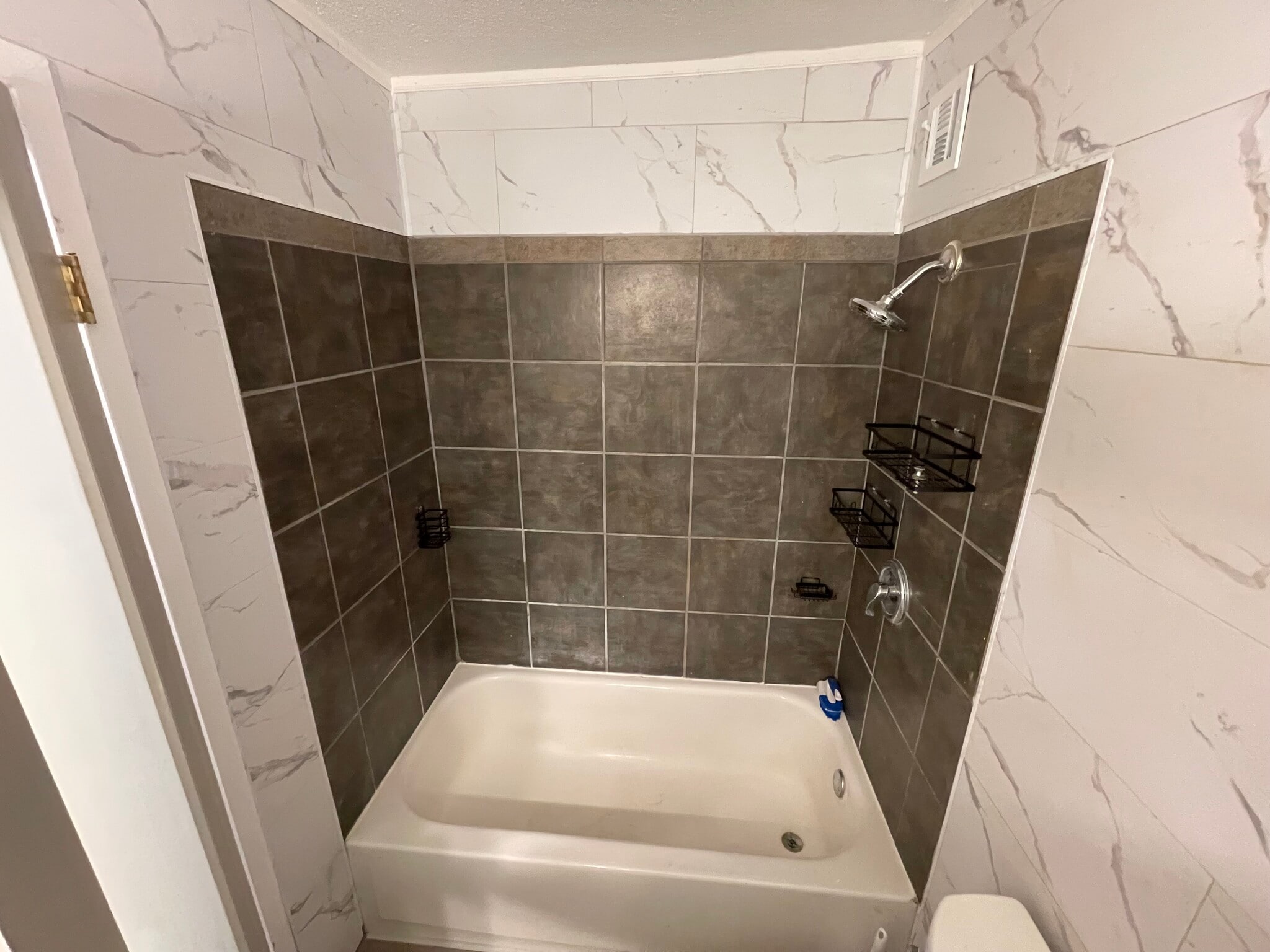 Building Photo - 2740 N Pine Grove Ave