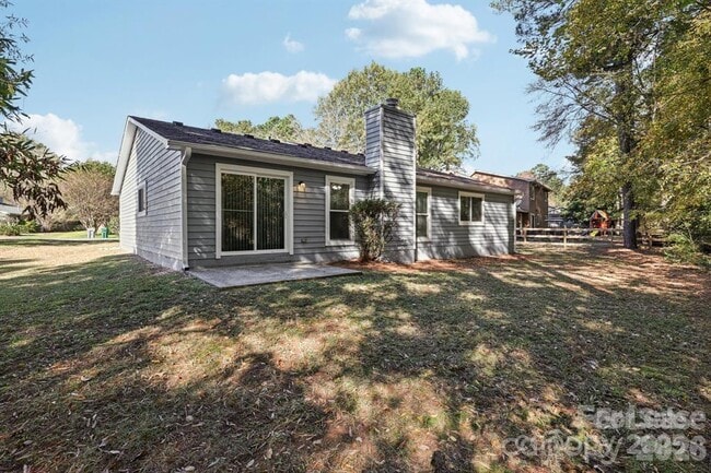 Building Photo - 7030 Huntsmaster Dr