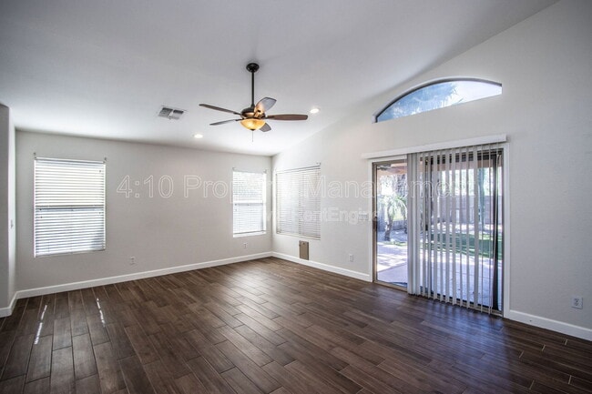 Building Photo - 407 W Colt Rd