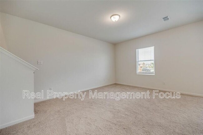 Building Photo - 713 Peach Tree Ln