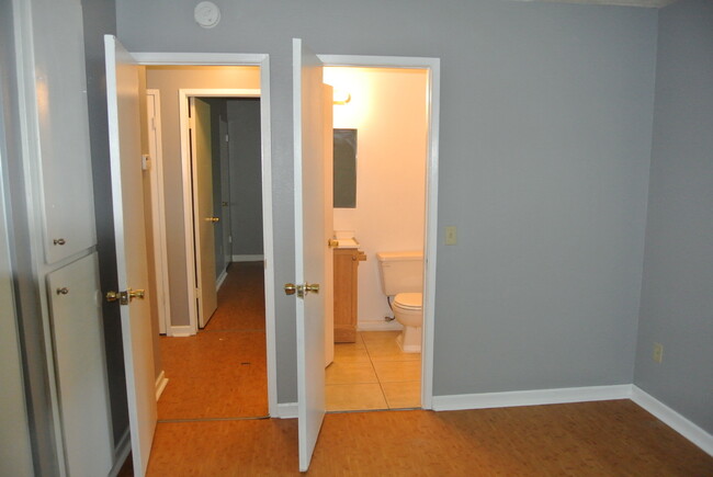 Building Photo - Adorable 2 bedroom, 1 bathroom In Pittsbur...