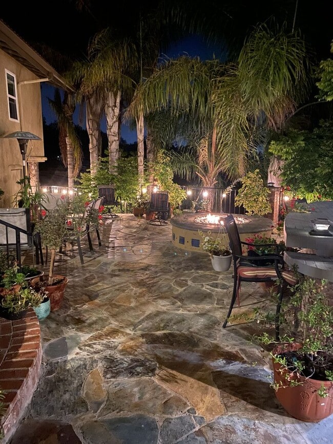 Building Photo - Single story 4 bedroom home with large floorplan and a backyard made for entertaining