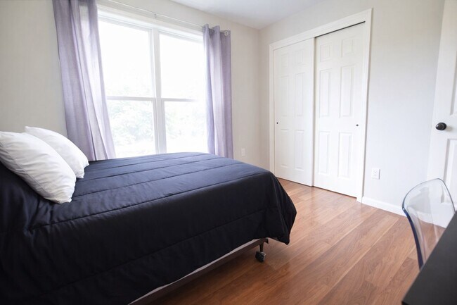 Building Photo - 605 S Aurora St