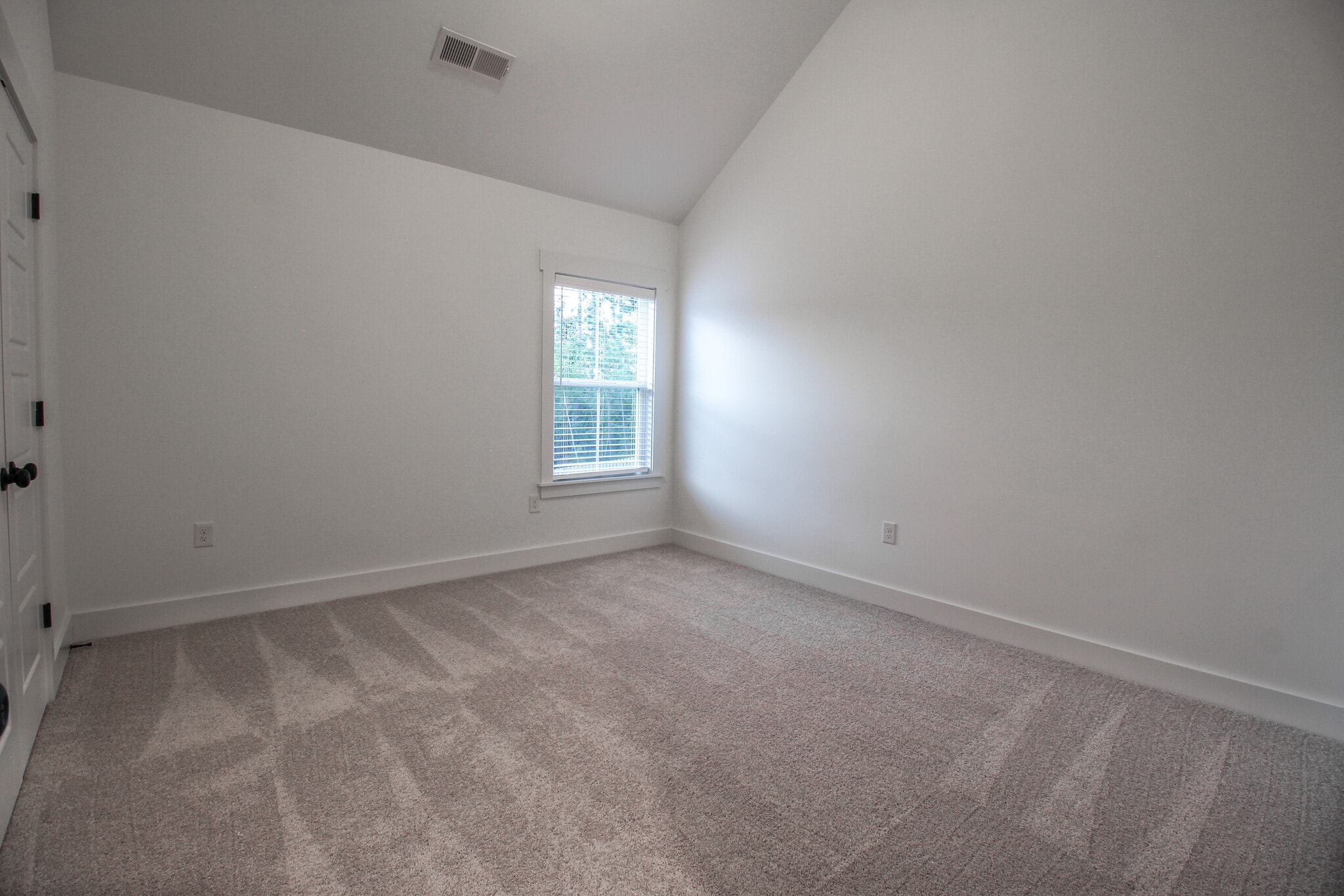 Building Photo - 2036 Warbler Dr