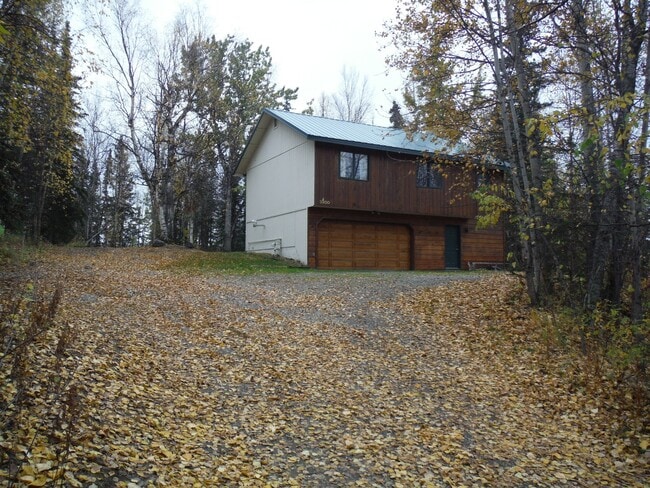Building Photo - 3BR, 2BA 2 story home w/finished daylight basement