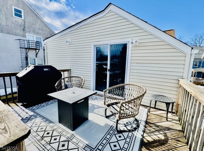 Building Photo - 21 Madison St