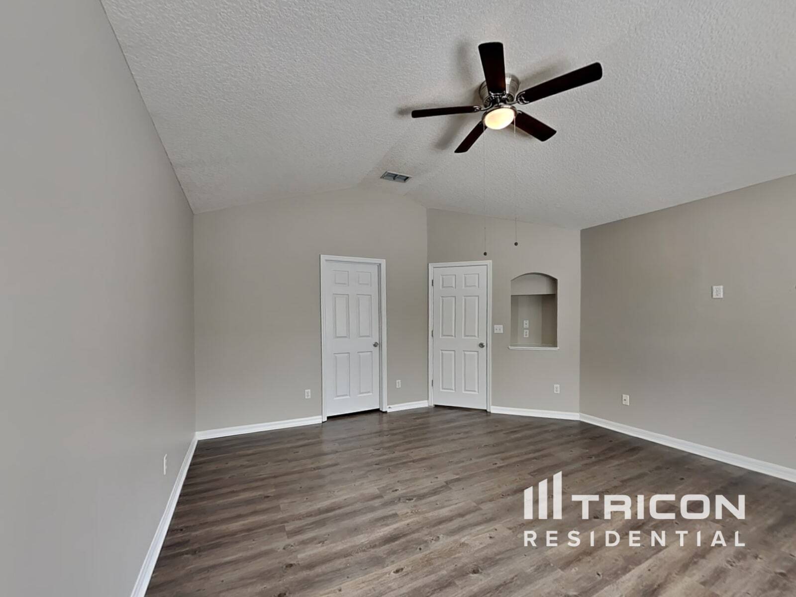 Building Photo - 1624 River Breeze Dr
