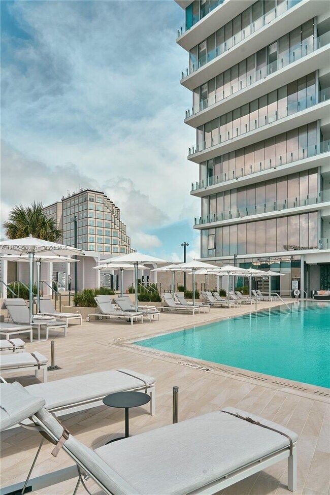 Building Photo - 300 Biscayne Blvd Way