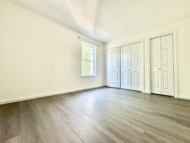 Building Photo - 73 Manorwood Dr
