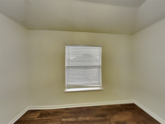 Building Photo - 21231 Riverside Ridge Ln