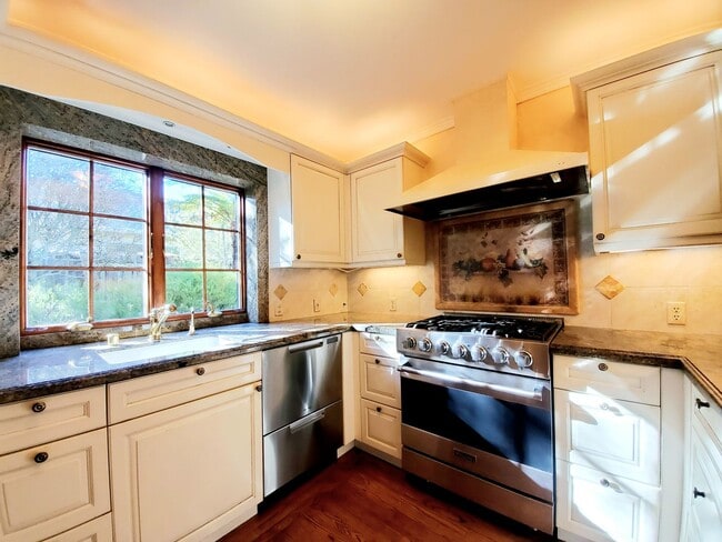 Building Photo - Elegant Woodside Tudor Home