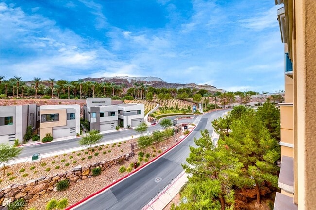 Building Photo - 30 Strada Di Villaggio