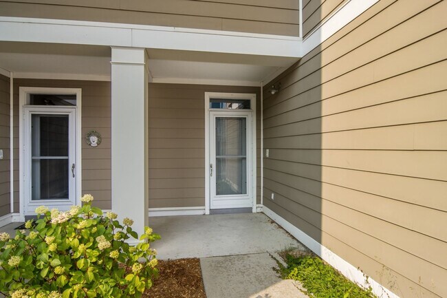 Building Photo - Pet-Friendly 30-Day Rental – Downtown Waterfront Condo