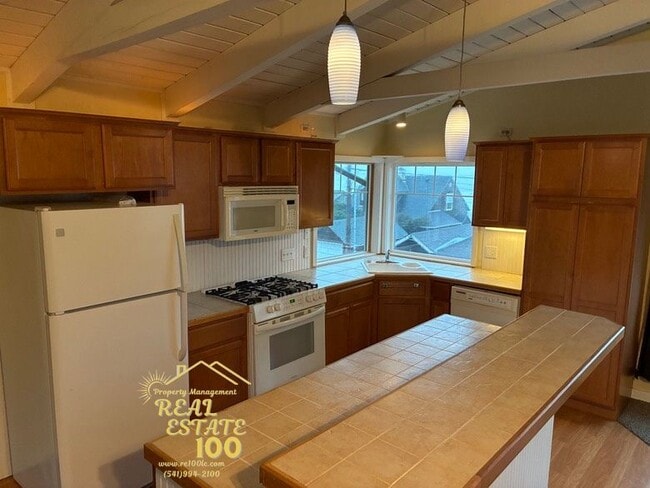 Building Photo - 3550 NW Jetty Ave