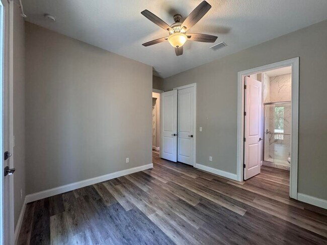 Building Photo - 4 Bedroom in Tomoka View