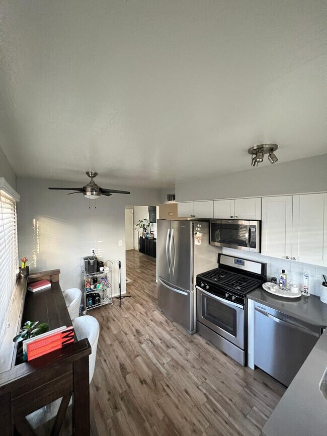 Building Photo - 909 E Marlette Ave