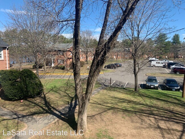 Building Photo - 1 br, 1 bath House - 8 Brickyard Rd Apt #25 D