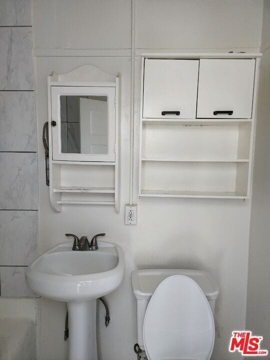 Building Photo - 1402 N Las Palmas Ave