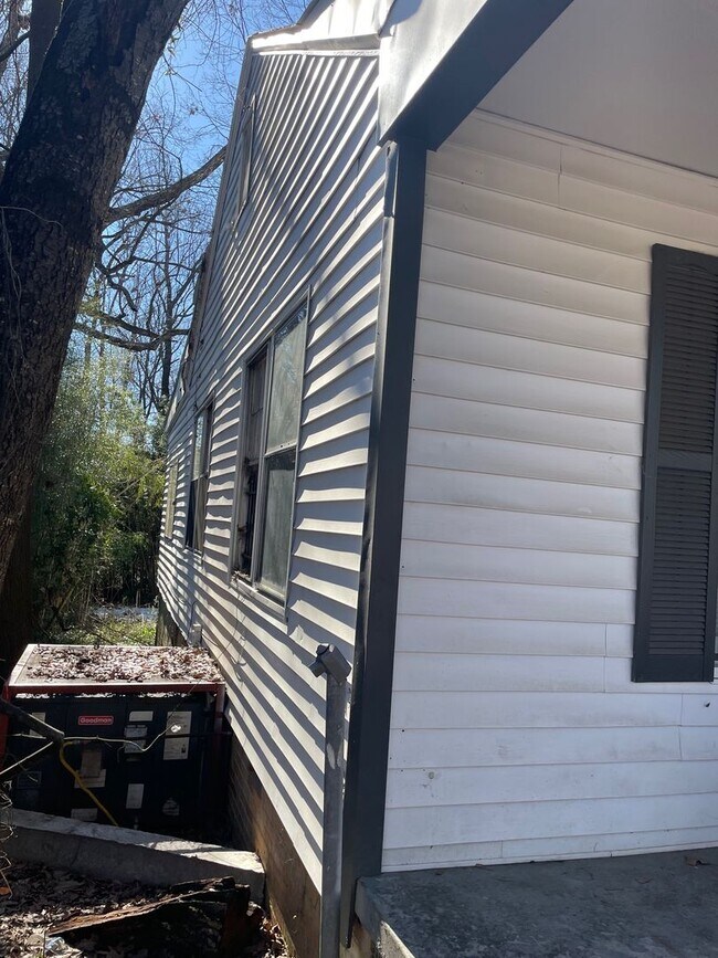 Building Photo - 5005 W 31st St