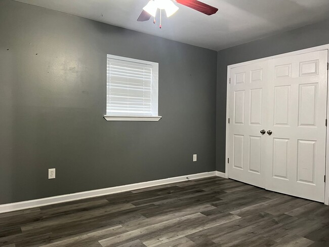 Building Photo - 13301 Kanis Rd