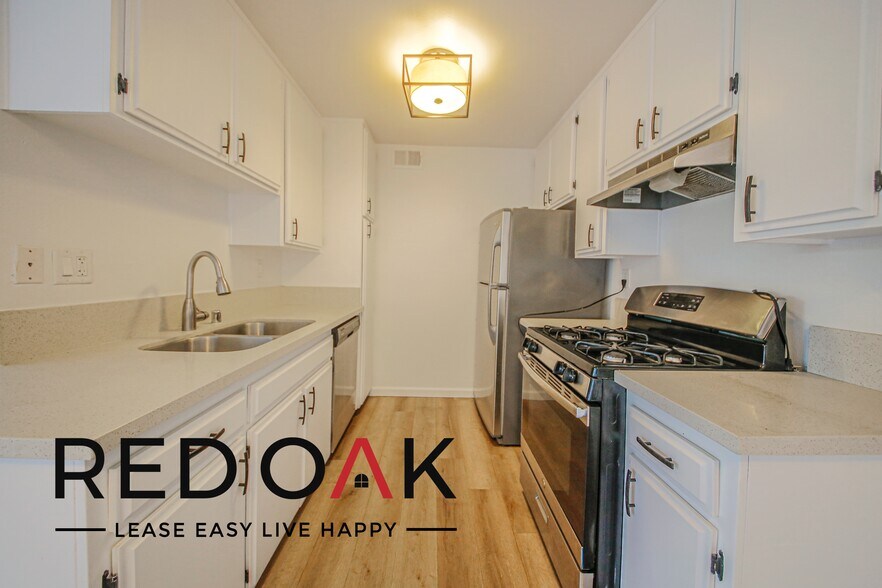 Building Photo - 11817 Victory Blvd