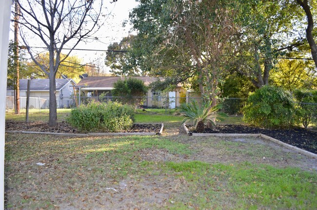 Building Photo - Beautifull Remodeled Home In Garden Court