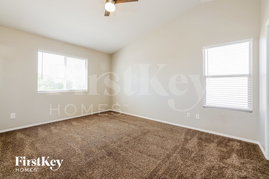 Building Photo - 8202 S Placita Del Parque