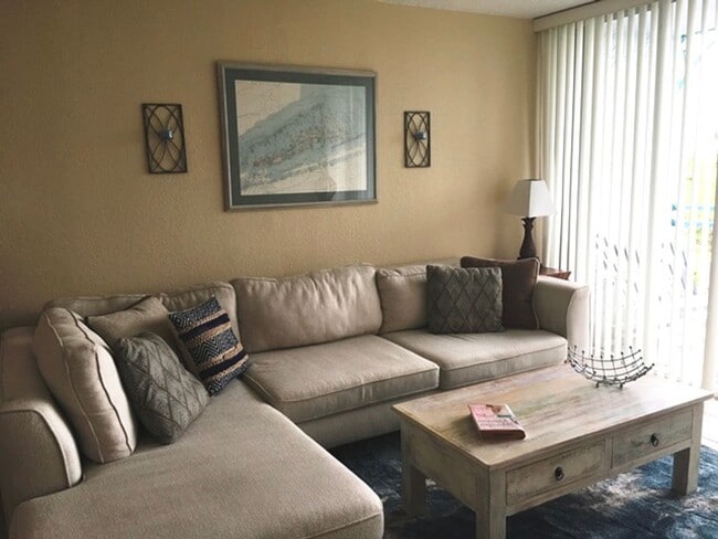 Building Photo - Great Amenities!