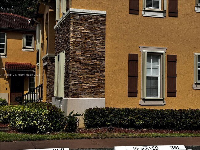 Building Photo - 1480 NE 33rd Ave