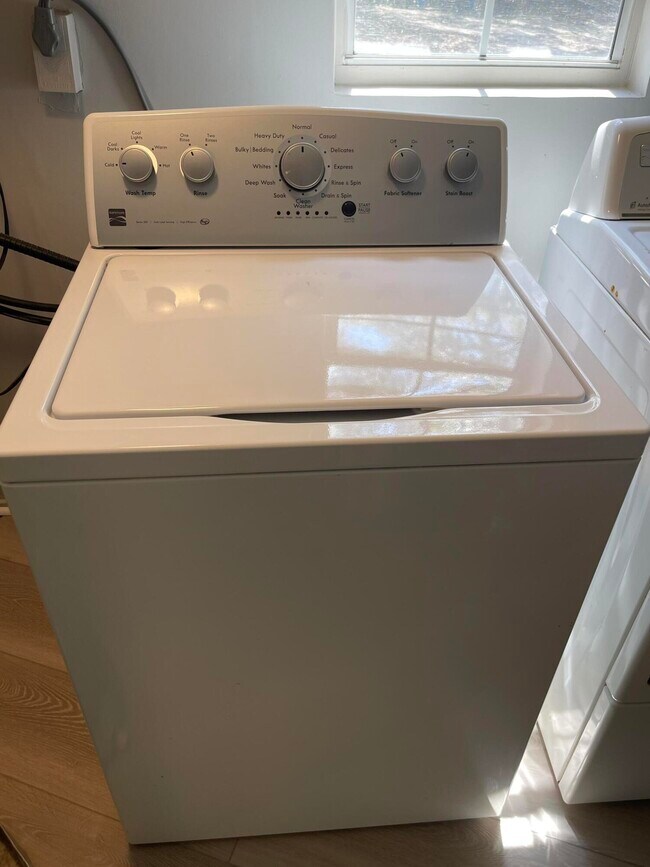 Building Photo - 133 3rd St