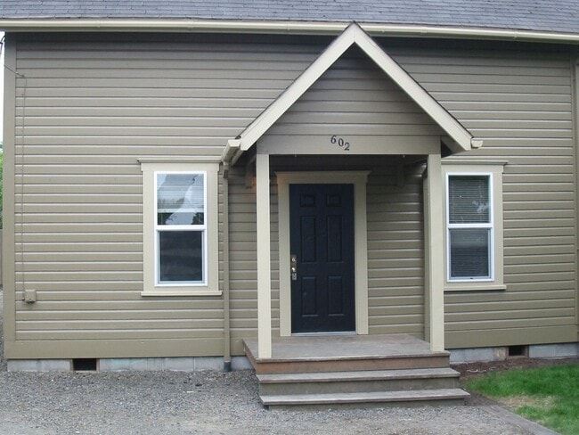 Building Photo - Charming 3-Bedroom Two-Story Home with Fenced Yard!