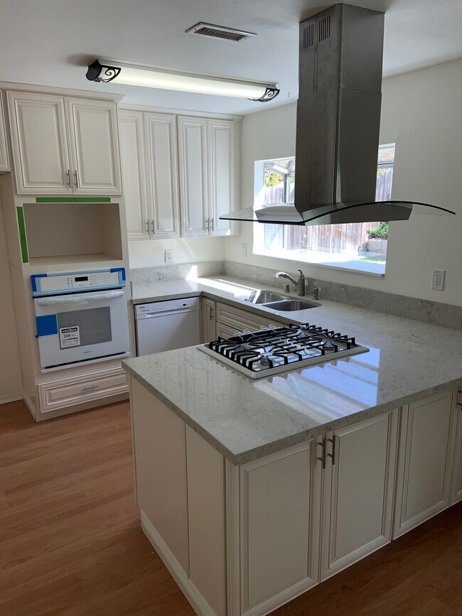 Building Photo - Beautiful 3BR/2BA Home in Santee