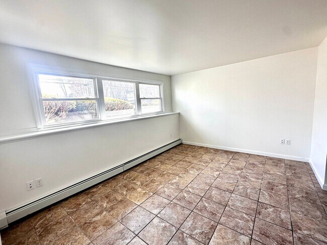 Building Photo - 58 Old Concord Turnpike