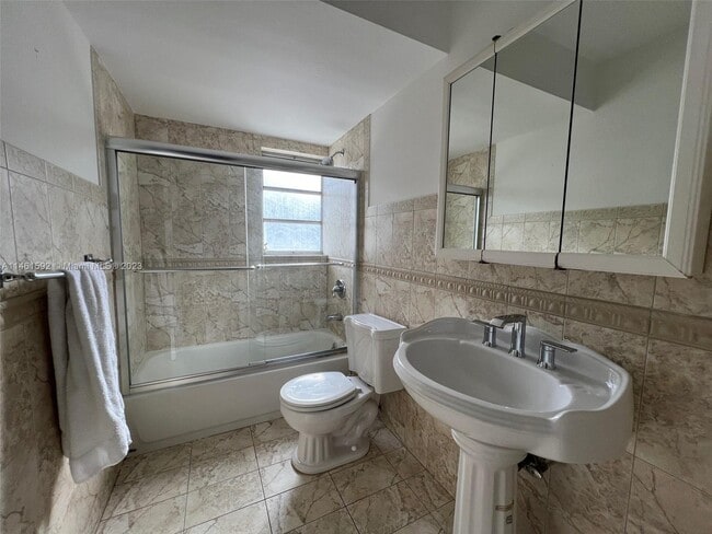 Building Photo - 501 NE 14th Ave