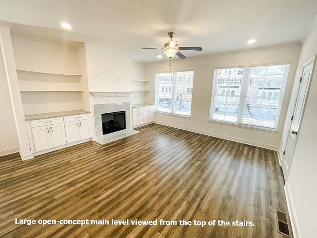 Building Photo - Pet Friendly End Unit Townhome