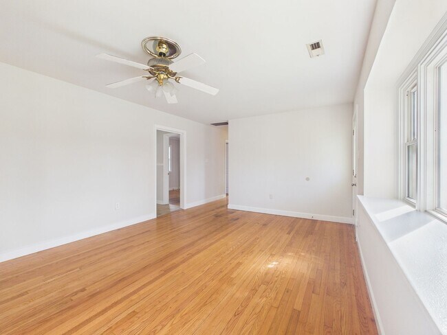 Building Photo - 6534 Worthington Rd