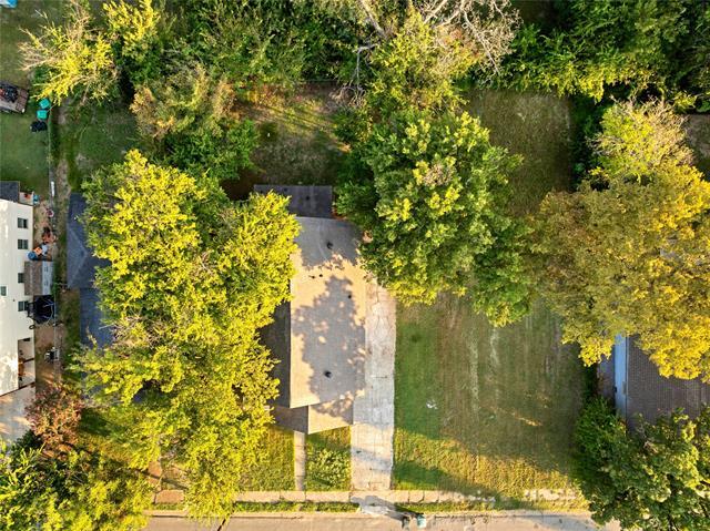 Building Photo - 323 W Cherry St