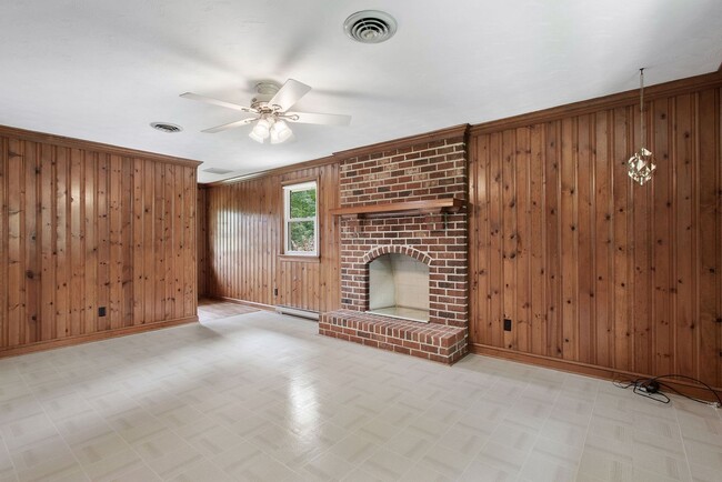 Building Photo - Pristine Brick Rancher in Sandston on an acre