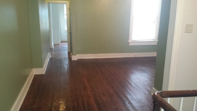 Building Photo - Large 2 Story House, Large Fenced In Yard, Wood Floors, Central Air, Quiet Community