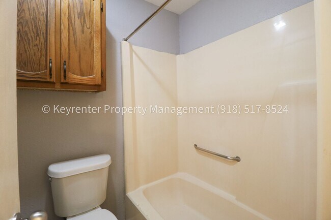 Building Photo - 3 Bedroom Gem in Union Schools! Available for Immediate Move In!