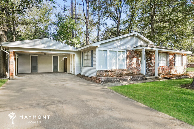 Building Photo - Stunning Home with Large Yard!!