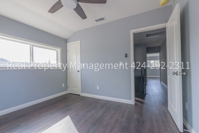 Building Photo - 1354 E 23rd St
