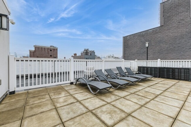 Building Photo - 21-17 31st Ave