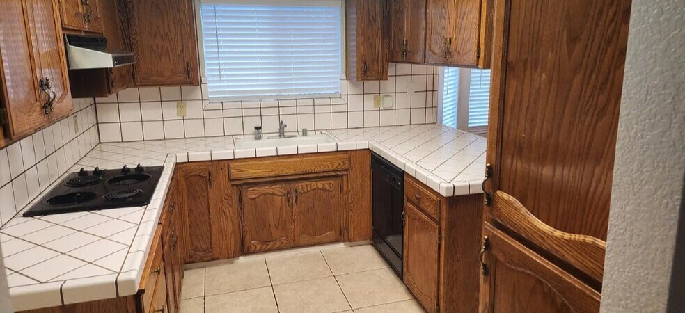 Building Photo - 2090 N Berkeley Ave