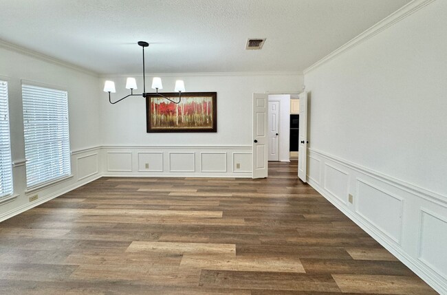 Building Photo - Big 4 Bedroom Home in Stone Oak!