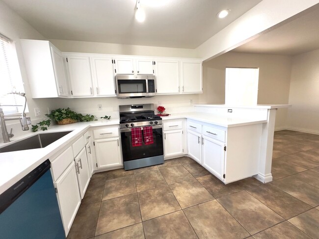 Building Photo - Beautiful Newly Renovated SW Las Vegas Hom...