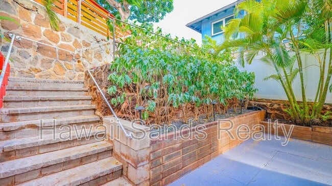 Building Photo - 3383 Alohea Ave